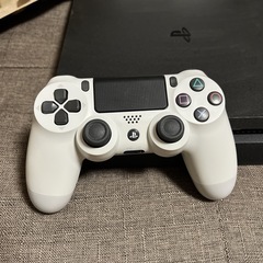 PS4 本体　CUH-2200A B01の画像