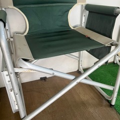 キャンプ用　折りたたみテーブル付き椅子　2脚の画像