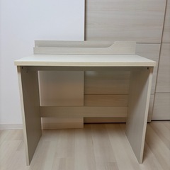 【美品】ニトリ コンパクトデスク   棚・ペン立て・コードを通せるスリット付きの画像
