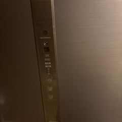 冷蔵庫です写真追加しました汚れあるのですがふいてわたしますの画像