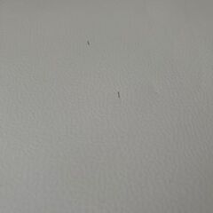 【2022年製】新しくて美品🌟とてもお得です🌟より大きな冷蔵庫に買い替えのため、お譲りします。  購入して2年間使用しました。  故障などはなく、使用できます。  冷蔵庫の上にレンジを置いていたことで、少し傷があります(画像2枚目)  ※お渡しする前に、一通り掃除してからお渡しします。  詳細 色:白  サイズ:高さ85.8cm 　　　横　47.5cm 　　　奥行き50.2cm  冷蔵室:61L 冷凍室:26L  ※取扱書、製氷皿、卵トレー付きの画像