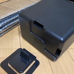 サンシェード(車フロントガラス用)と車用ゴミ箱のセットの画像