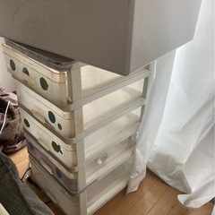プラスチック収納ボックスの画像