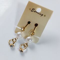 ミニリング付きイヤリングの画像