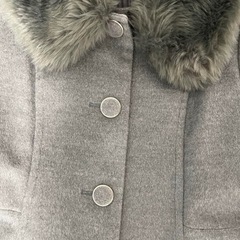 one way グレー ファー付き Aライン ロングコートの画像