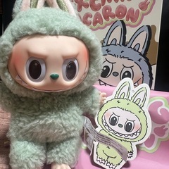 100%正規品 入手困難　初代目ラブブ　labubu マカロン　ぬいぐるみの画像