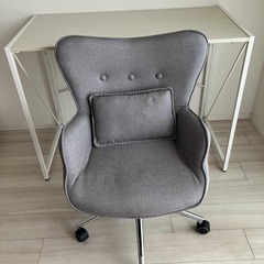 オフィスチェア ＋ デスクの画像