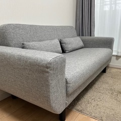 【コヒ様専用】LOWYA グレー 2人掛けソファ クッション付きの画像