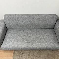 【コヒ様専用】LOWYA グレー 2人掛けソファ クッション付きの画像