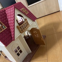 シルバニアファミリーハウスと、ウサギの画像