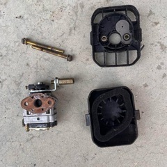丸山 草刈機 パーツ BC26M 中古外し キャブレター ギアケースの画像