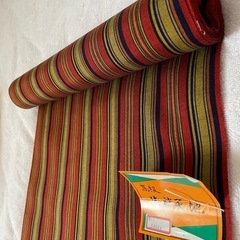 新品未使用 反物 高級 御召天蚕 縞模様 赤×黒×黄ポリエステル綿混 着物生地の画像