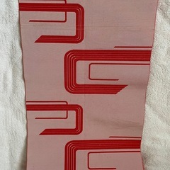モダンな赤×白 幾何学模様の名古屋帯の画像