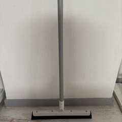 物干し台とほうきの画像