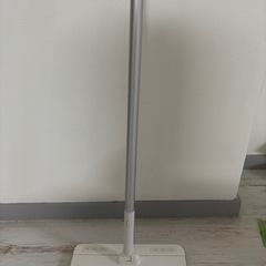 物干し台とほうきの画像