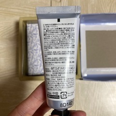 【新品・未使用】ラベンダーハンドクリーム＆ふんわりハンカチセット　人気の画像