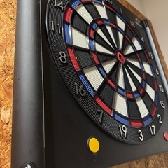 ダーツボードとダーツセットの画像