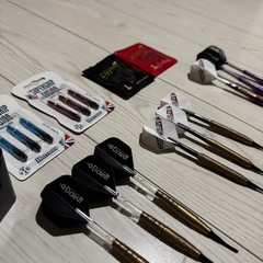 ダーツボードとダーツセットの画像