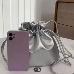 巾着バッグ　シルバーの画像