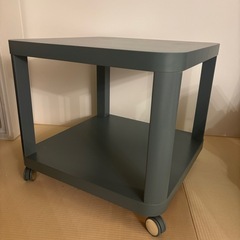 IKEA TINGBY キャスター付きテーブル の画像