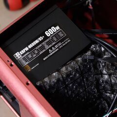 mini-ITXケースと電源ユニットの画像