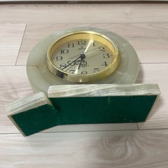 【ジャンク品】北欧風石製クリーム色置時計の画像