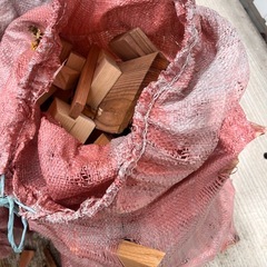 建材の木端　薪ストーブ焚き付け、キャンプファイヤー、焚き火の画像