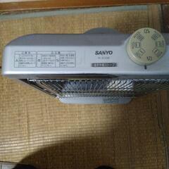 中古　SANYO R-E10B遠赤外線ストーブ 電気ストーブ　1050W　動作確認済みの画像