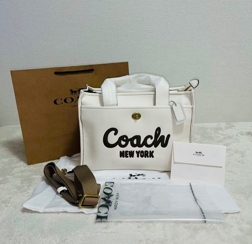 COACH コーチ　カーゴ トート34 ホワイトレザーめるるさん着用モデル