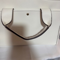 COACH コーチ　カーゴ トート34 ホワイトレザーめるるさん着用モデルの画像