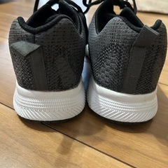 ブラック 軽量 スニーカー 25cmの画像