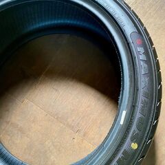 MAXTREK MAXIMUS M1 245/40R20 99W M+S 中古タイヤ4本セットの画像