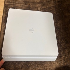 PS4本体とコントローラー
の画像