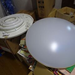 中古円形シーリングライト　直径65cm程度×２個　の画像