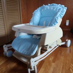 子供用テーブル兼椅子の画像