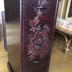 鎌倉彫の家具の画像