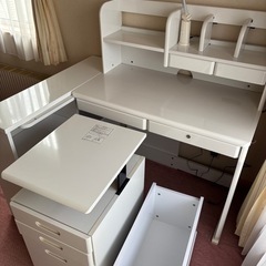 勉強机　白の画像