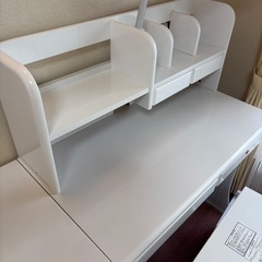 勉強机　白の画像