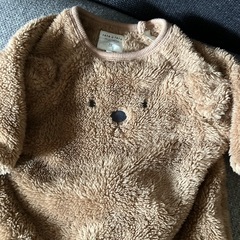 テータテートモコモコロンパースとタイツの画像