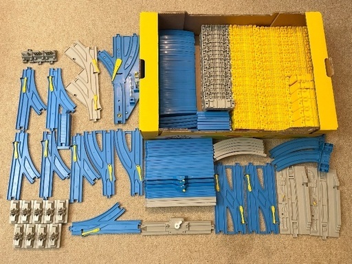 大量のプラレール、装飾キット、電車