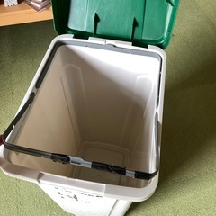 ゴミ箱の画像
