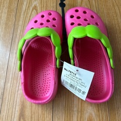 新品未使用　サイズ約19.0 いちごサンダルの画像