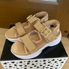 女子　サンダル　23センチ　新品の画像
