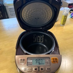 ZOJIRUSHI 炊飯器　2017年製の画像