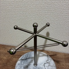 大理石柄アクセサリースタンドの画像
