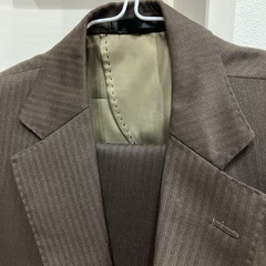 茶系　スーツ上下の画像