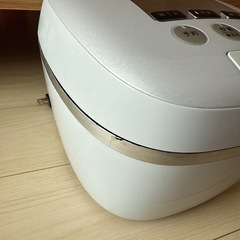 タイガー炊飯器 5.5合 圧力IH 熱流&熱封土鍋コーティング 極うまメニュー付き 炊きたて ホワイトJPC-A102の画像