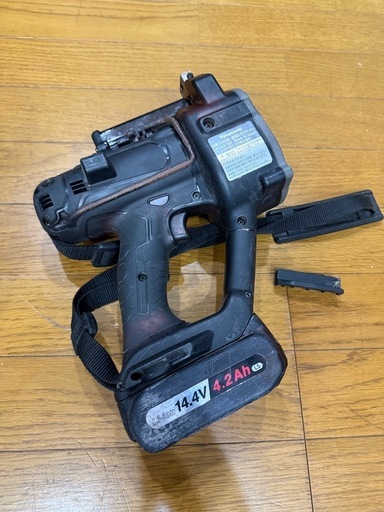 SFU】makita AN930H 高圧エア釘打機 90mm(赤)【中古動作品】