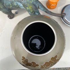 銅製　花瓶 金色の花模様の画像