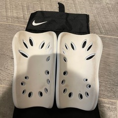 NIKE すねあての画像